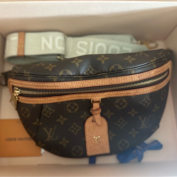 Louis Vuitton High Rise Crossbody bumbag EUC! - Picture 3 of 8